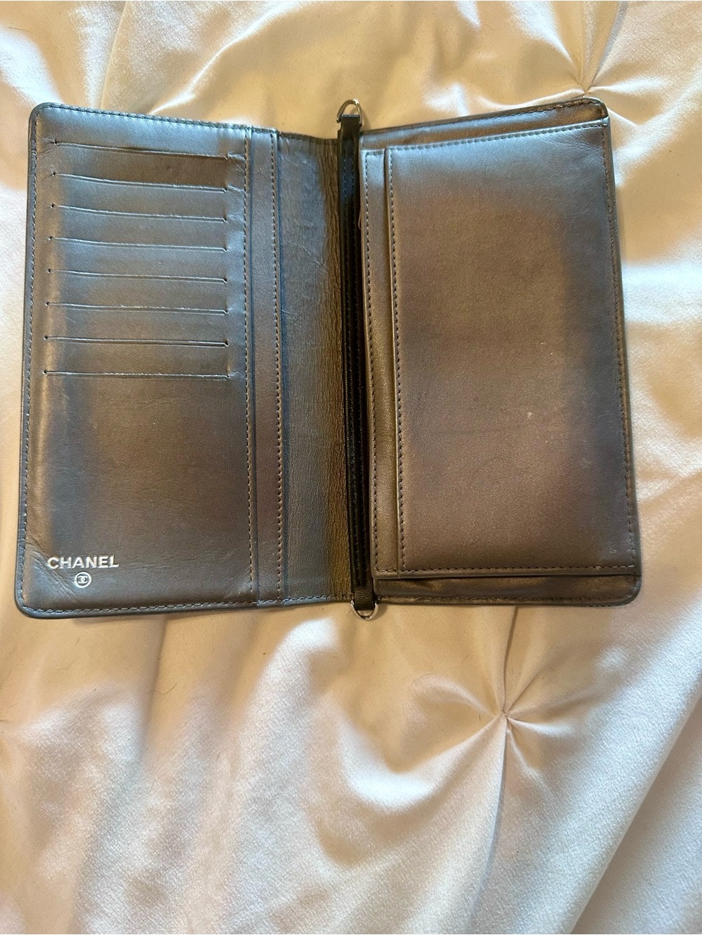 CHANEL Textured Black Crossbody Bag with Silver Chain - Picture 2 of 11
